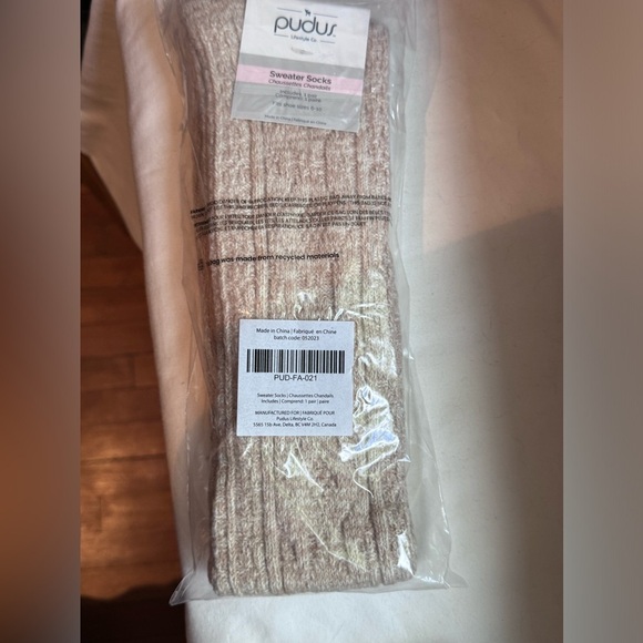 🧦 The One of A Kind Pudus Sweater Cozy Socks - Picture 4 of 13